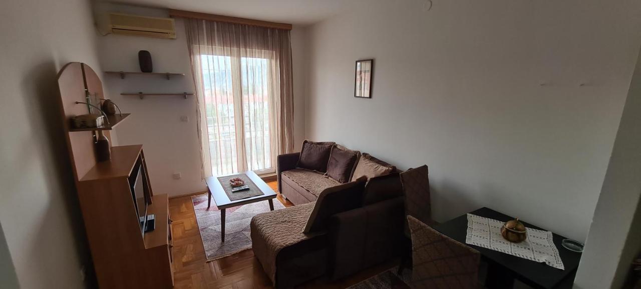 Apartman Velimir Stari Aerodrom พอดโกริกา ภายนอก รูปภาพ